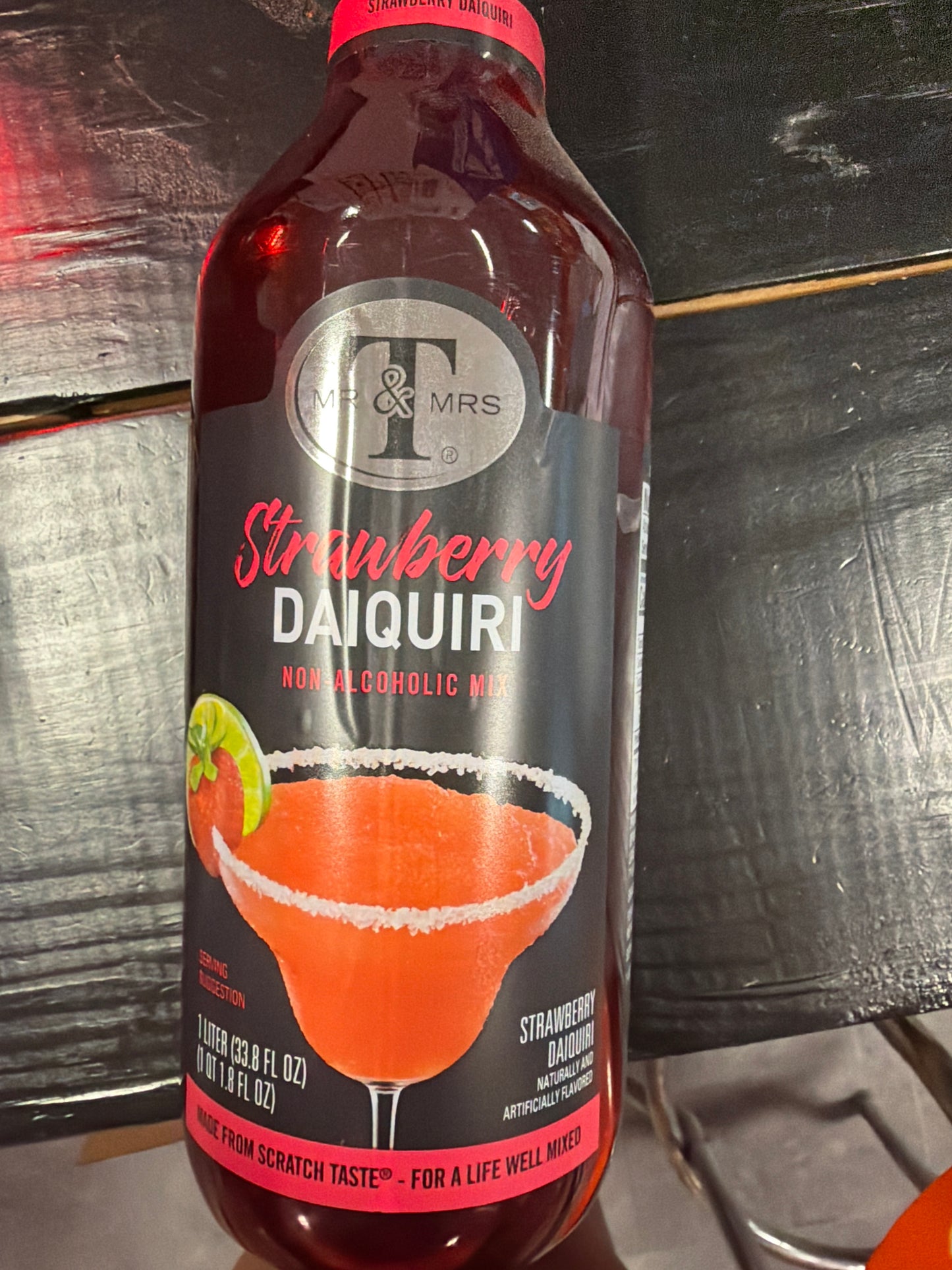 Mr and Mrs T Strawberry Daiquiri 1qt