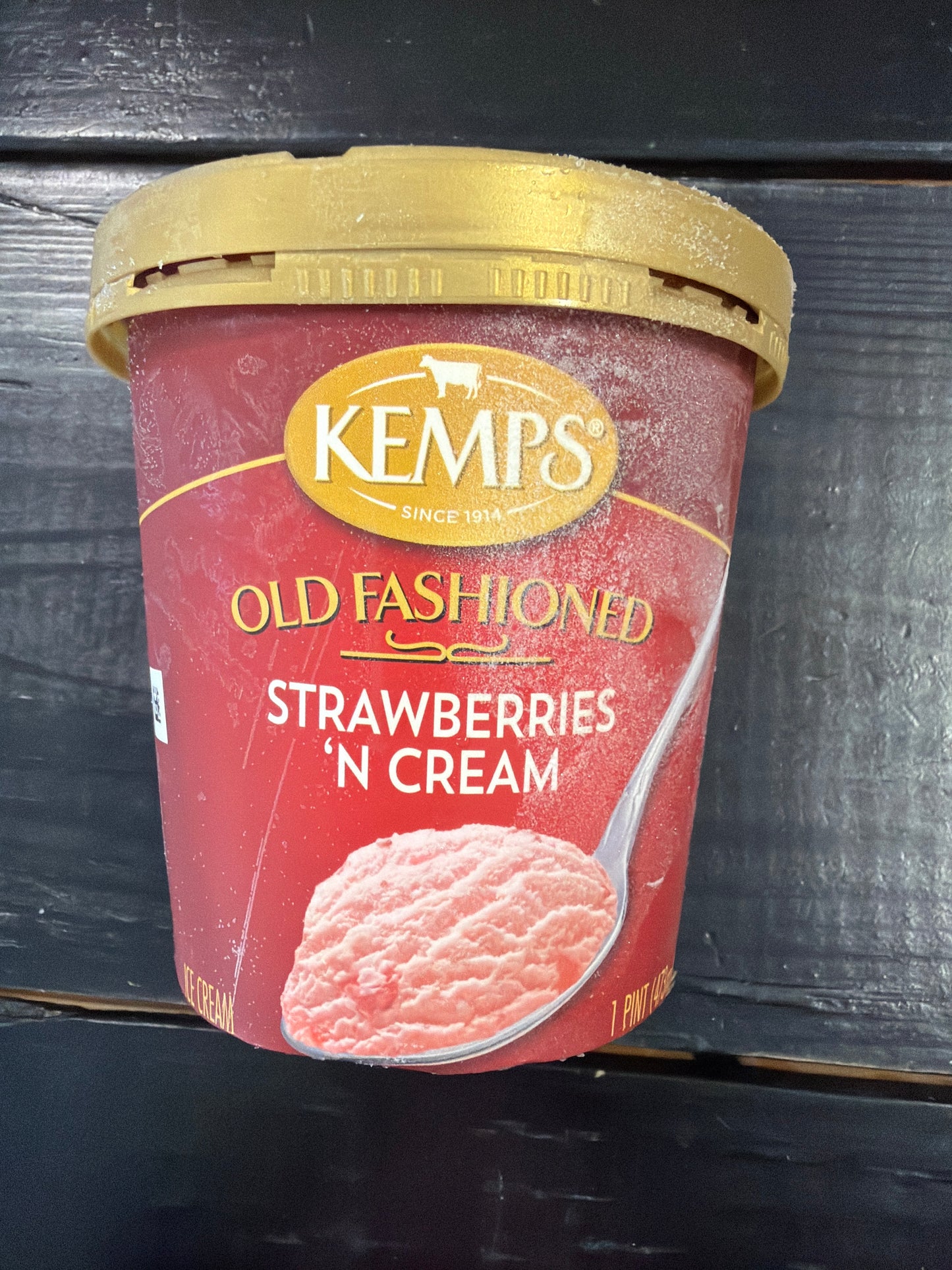 Kemp’s Strawberries and Cream Ice Cream 1pt